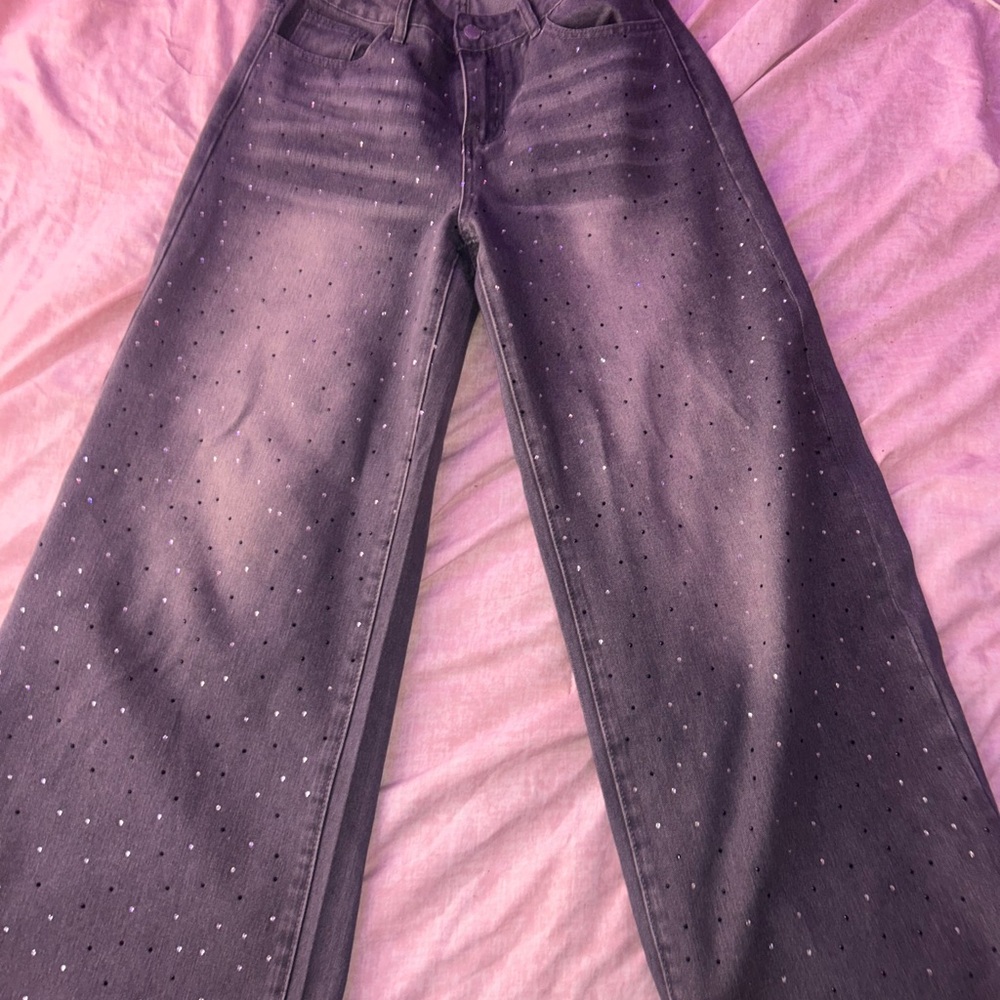 Women's Gray Jeans with Subtle Embellishments